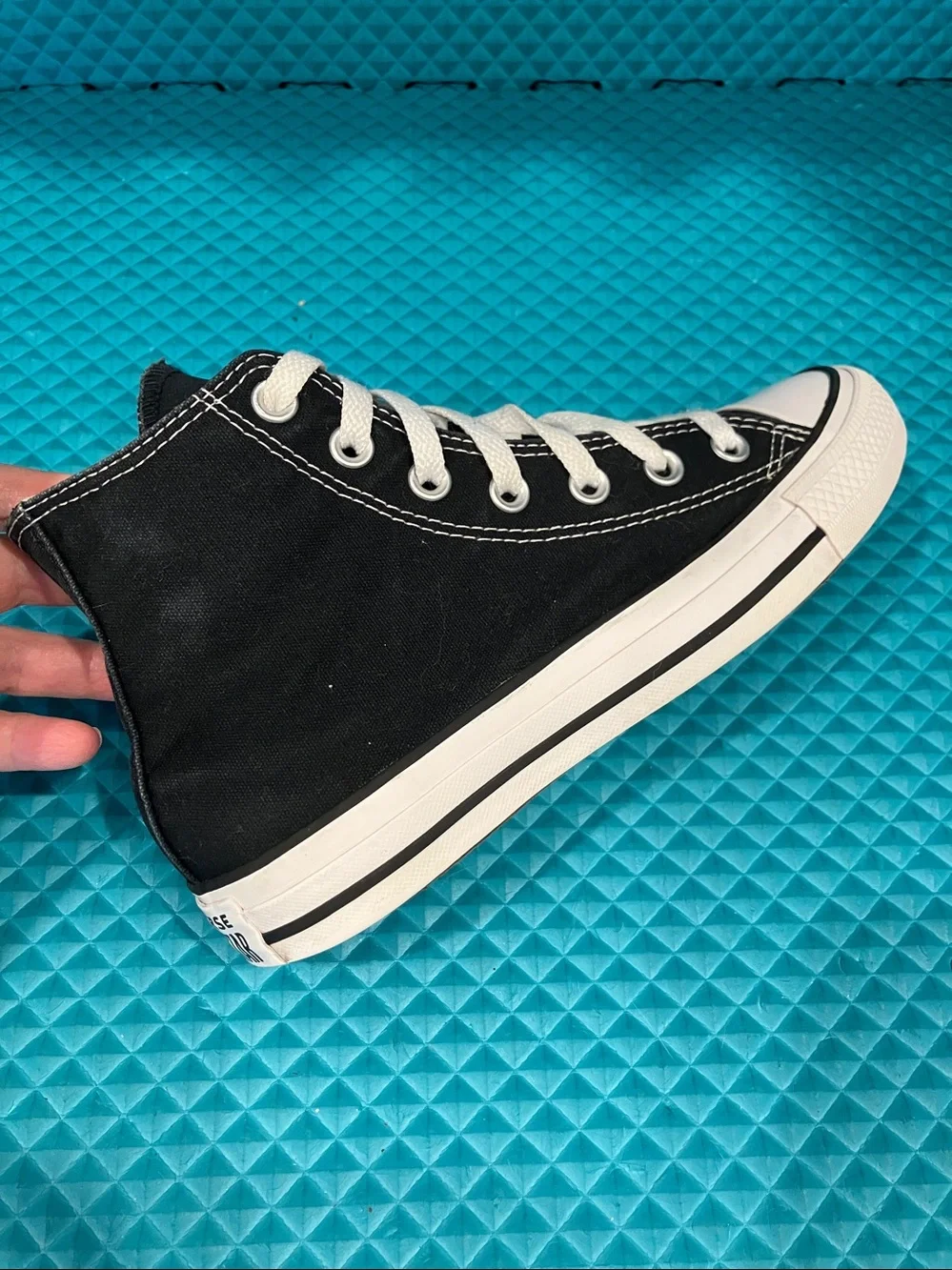 CONVERSE Unisex Chuck Taylor All Star High Top Sneakers. | 4.5M - 6.5 W